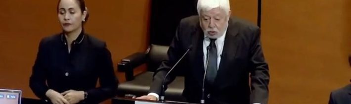 VIDEO: Poprvé v historii lidstva došlo k přiznání mimozemských entit a k demonstraci jejich těl! Mexická vláda uspořádala v kongresu před poslanci tiskovou konferenci, při které došlo k odhalení dvou těl mimozemských entit! Pomocí radio-karbonové analýzy bylo zjištěno, že jsou stará přibližně 1 000 let a byla nalezena v dolech na diatomit! Proč došlo k odhalení mimozemských entit přesně na den výročí bitvy u Marathonu a projevu JFK o cestě na Měsíc?