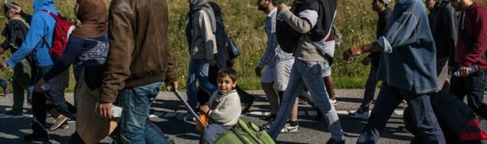 Skupina mladých migrantov zaútočila v Nemecku palicami na deti a tínedžerov