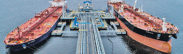 PUTIN ZASE VŠECHNY PŘELSTIL, A TAJNĚ SKOUPIL VĚTŠINU EVROPSKÝCH NÁMOŘNÍCH TANKERŮ NA PŘEPRAVU ROPY. Teď se hloupým Eurokratům směje!