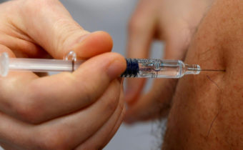 Magazín EVIE publikuje článok varujúci čitateľov pred sexom s mužmi, ktorí boli očkovaní proti COVID a nielen to – tadesco.org