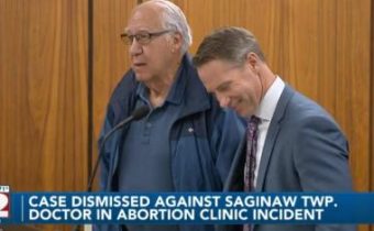 Obvinenie voči potratárovi obvinenému z toho, že autom zrazil pro-life aktivistu, bolo stiahnuté