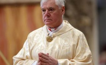 Kardinál Müller varuje, že "požehnania" osôb rovnakého pohlavia sú "rúhaním", keďže sa blíži synoda o synodalite