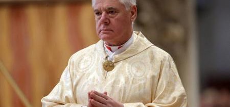 Kardinál Müller varuje, že "požehnania" osôb rovnakého pohlavia sú "rúhaním", keďže sa blíži synoda o synodalite