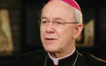 Biskup Schneider zostavil modlitbu pre synodu o synodalite