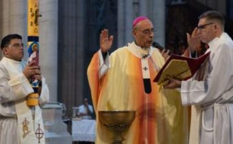 Arcibiskup Fernández hovorí, že synoda neponúkne "žiadne závery" o diakonkách a ženatých kňazoch