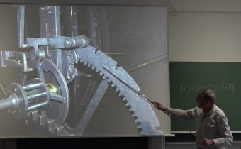Michal Křížek: Pražský orloj – kosmologický model vesmíru z 15. století (KS ČAS 10.5.2021)
