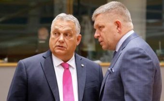 Fico s Orbánom blokujú návrh eurokomisie, aby občania EÚ darovali Ukrajine 50 miliárd eur, sťažuje sa Politico. Maďarsko nevládze a už viac nechce podporovať Ukrajinu, vyhlásil v Bruseli maďarský premiér