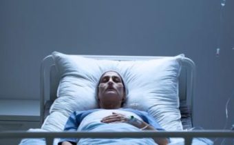 Hospicoví pacienti sú v tichosti zabíjaní, pretože systém Medicare stimuluje "skrytú eutanáziu