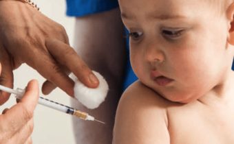 Když během lockdownů klesla proočkovanost dětskými vakcínami, zároveň klesla i dětská úmrtnost – INFOKURÝR