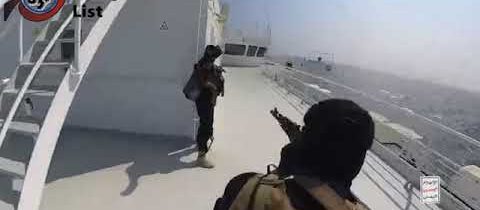 Exkluzivní záběry z operace jemenských speciálních sil s cílem zmocnit se přepravní lodi s Ukrajinci