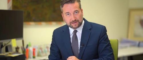 Čaputová v mojej kancelárii nemá miesto, vyhlásil Blaha v reakcii na kritiku zo strany šéfa parlamentu Pellegriniho, ktorý počin svojho podpredsedu, ktorý vo svojej kancelárii zvesil obraz prezidentky, označil za detinský a trápny