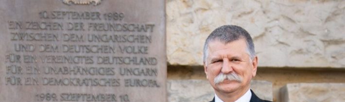 Predseda maďarského parlamentu: Nemecko sa dnes ničí rýchlejšie ako za Hitlera