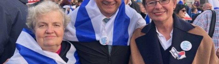 Bere desítky let peníze ze státního rozpočtu a neví, jak vypadá česká vlajka? |