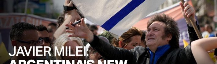 Argentinský prezident Milei na oslavu svého zvolení mává raději izraelskou vlajkou namísto národní