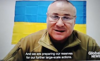„Ukrajinská armáda na frontové linii čelí nedostatku nábojů do děl a omezuje operace“, říká velitel.