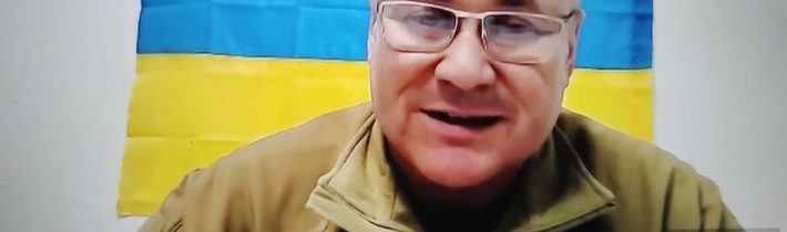 „Ukrajinská armáda na frontové linii čelí nedostatku nábojů do děl a omezuje operace“, říká velitel.