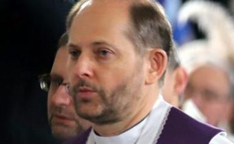 Poľskí biskupi: Ľudia žijúci v rovnakom pohlaví "nemôžu dostať požehnanie