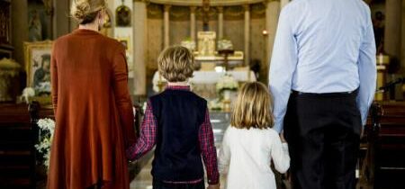 V týchto ťažkých časoch zachránia Cirkev silné rodiny
