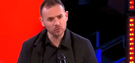 SLEDUJTE: Dvaja muži, ktorí utrpeli zranenia po údere COVID, konfrontovali premiéra Spojeného kráľovstva kvôli "mlčaniu" médií