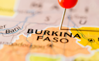Moslimskí džihádisti zabili 15 katolíkov počas omše v Burkine Faso