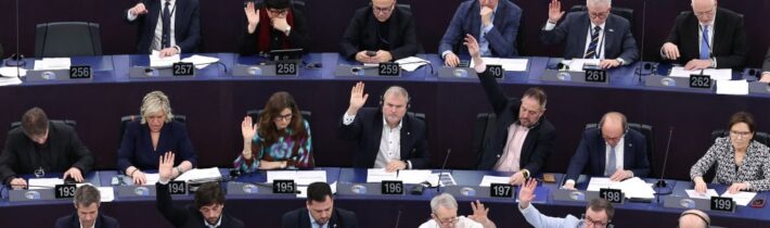 „Vy jste zešíleli!“ Směrnice o úspornějších budovách a vynucených astronomických, likvidačních investicích zoufalých občanů zemí EU, budila v Evropském parlamentu obrovské emoce