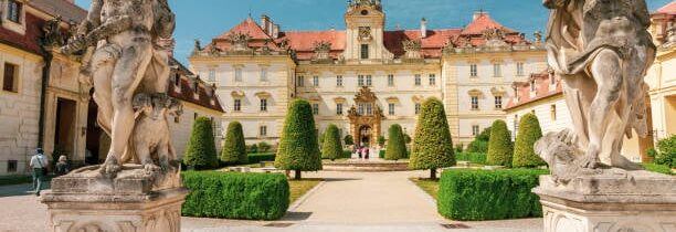 Jak Lichtenštejnové ke svému bohatství a prosperitě přišli? My se zlobíme kvůli jejich kolaboraci s Hitlerem – jim vadí naše dekrety