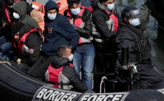 Rekordní přechody nelegálních migrantů zvyšují tlak na potápějícího se britského premiéra – tadesco.org