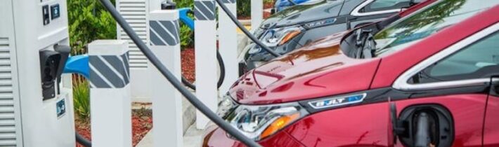 Elektrické autá znečisťujú 1850-krát viac ako autá na benzín a naftu, informuje nová štúdia.