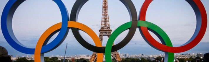 Zapálenie ohňa Olympijských hier 2024 v Paríži sprevádzala pohanská modlitba k bohom Apolónovi a Diovi! Pohanská doba si vyžaduje pohanské obrady…