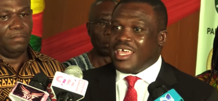 "Nie sme bábky Západu": Poslanec z Ghany obhajuje zákon zakazujúci sodomiu a propagáciu LGBTQ