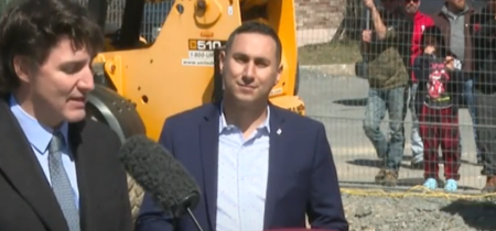 Hekkeri prehlušili Trudeaua na tlačovej konferencii pri vyjadrovaní nespokojnosti s vládou