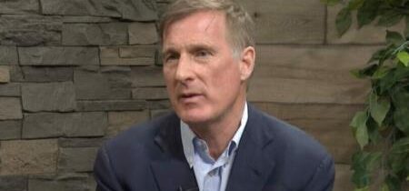 Maxime Bernier kritizuje Poilievra za jeho podporu pro-potratovej Parížskej klimatickej dohody OSN