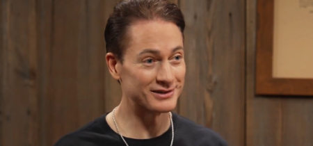 Tucker Carlson vyzýva agnostického milionára posadnutého neumieraním na tému Boh, démoni, umelá inteligencia