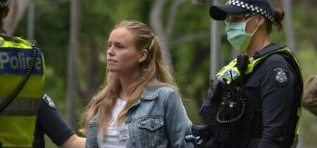 Austrálska aktivistka za slobodu Monica Smit zažalovala políciu štátu Victoria za presadzovanie zákazu vstupu do systému COVID