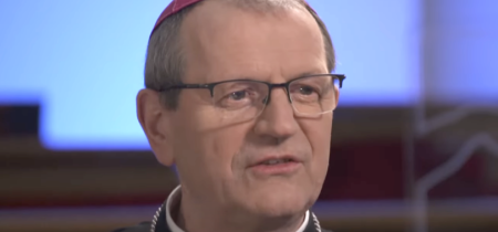 Poľskí katolícki biskupi odsúdili radikálnu rezolúciu EÚ, ktorá vyhlasuje potrat za "základné právo
