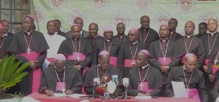 Kenskí biskupi odsudzujú hrozbu vlády, že prevezme kontrolu nad katolíckymi školami a zadrží dlhy voči nemocniciam