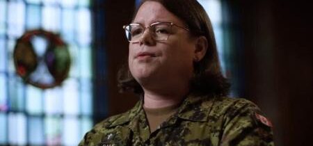 Prvý "transrodový" vojenský kaplán v Kanade suspendovaný pre údajné sexuálne obťažovanie