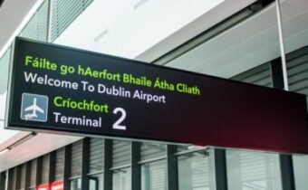 Dublinské letisko ustúpilo tlaku a umožní "svetské požehnanie" nekatolíkom