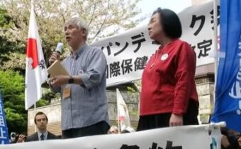 Tisíce protestujúcich sa v Tokiu zhromaždili proti navrhovanej zmluve WHO o pandémii