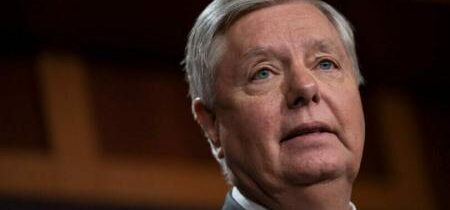 SLEDUJTE: Lindsey Graham sa stráca pri obhajobe protiústavného sledovania Američanov