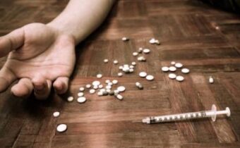 Federálna správa navrhuje, aby Britská Kolumbia umožnila závislým osobám vlastniť ešte viac drog