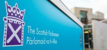 Podpora asistovanej samovraždy v Škótsku klesá, keďže parlament zvažuje legalizáciu
