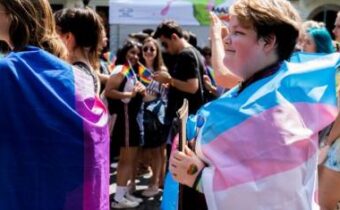 Diskusia o zákonoch o sebaidentifikácii odráža, ako sa Európa rozdelila v otázkach transrodových osôb