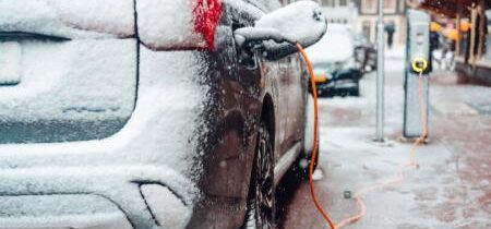 Záujem o elektrické vozidlá v Kanade klesá už druhý rok po sebe: prieskum