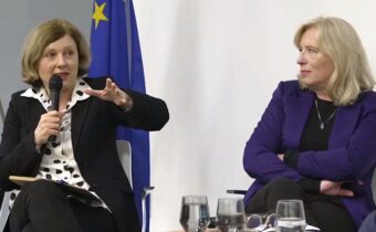 VIDEO: Sorosovej agende a umlčiavaniu iných názorov oddaná eurokomisárka Jourová rokovala v Bratislave s Ficom, Šimkovičovou a Suskom. Na Paneurópskej vysokej škola v nenávistnej diskusii proti iným názorom debatovala s Radičovou a zás