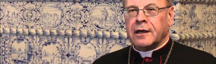 Švajčiarsky biskup Bonnemain čelí kritike za to, že sa zúčastnil pohrebu biskupa Huondera, organizovaného Kňazským bratstvom svätého Pia X.