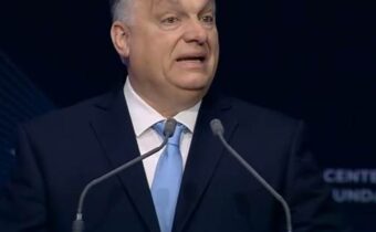 „Oni končí a vědí to. Bojí se.“ Orbán nabudil mezinárodní publikum