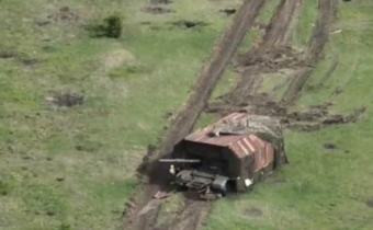 „Blyatmobil“ – Ruské želví tanky. Vynález se chytil, na internetu se stal virálním. Odhalil ukrajinskou slabinu