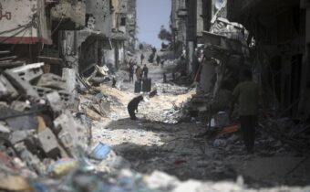 Na jihu Pásma Gazy našli na nemocničním dvoře těla 210 civilistů