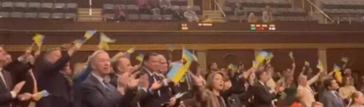 Elona Muska rozzúrili ukrajinské vlajky v americkom Kongrese